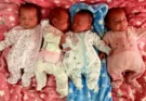 Cvadrupleți născuți la 26 de săptămâni în România au ajuns acasă după trei luni de terapie intensivă